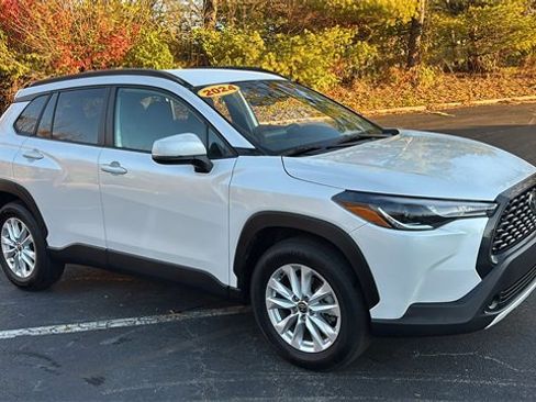 Used 2024 Toyota Corolla Cross LE image 25