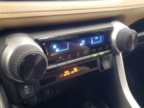 Used 2025 Toyota RAV4 LE FWD image 27