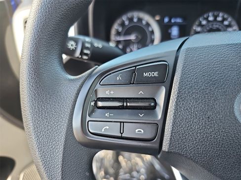 Certified 2022 Hyundai Venue SE image 16