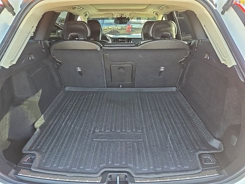 Used 2021 Volvo XC60 T5 Momentum w/ Premium Package image 29