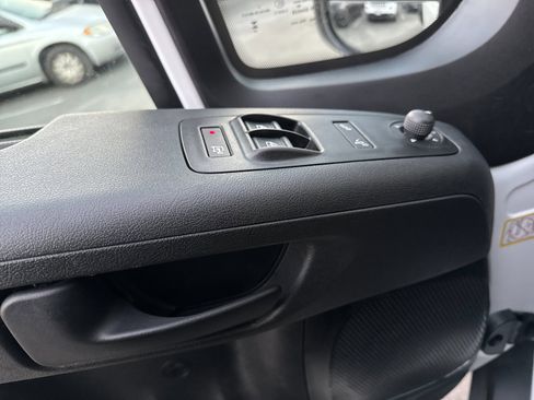 Used 2025 RAM ProMaster 2500 w/ Convenience Group image 11