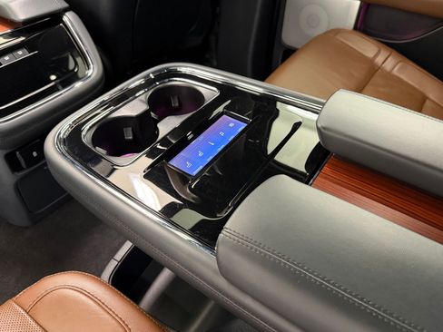 Used 2024 Lincoln Navigator Reserve image 32