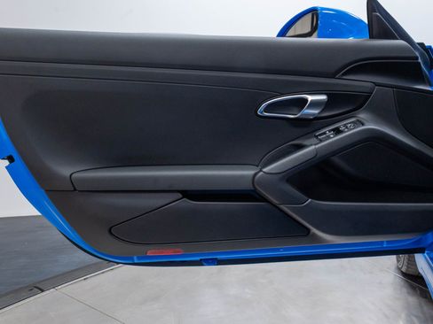 Used 2025 Porsche 718 Cayman RWD image 5