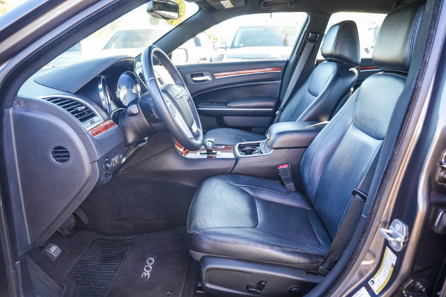 Used 2014 Chrysler 300 RWD image 20