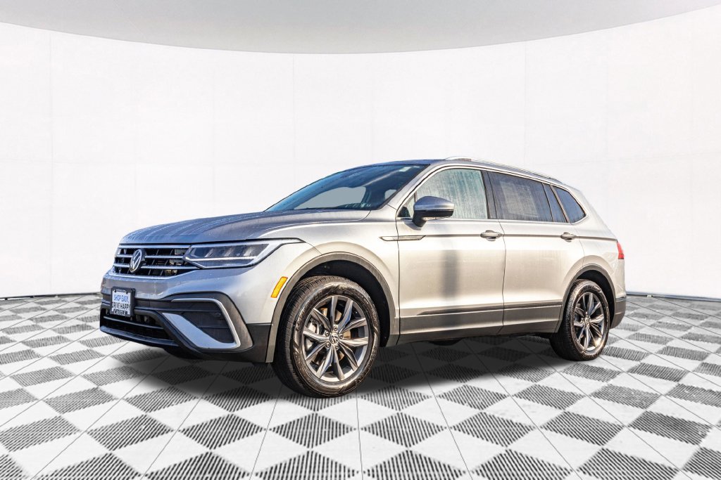 Certified 2023 Volkswagen Tiguan SE w/ Panoramic Sunroof Package FWD image 6