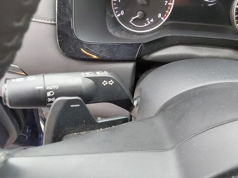 Used 2025 Nissan Pathfinder SV AWD/4WD image 29