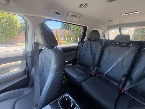Used 2026 Kia Carnival FWD image 42