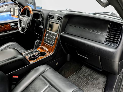 Used 2015 Lincoln Navigator 2WD image 15