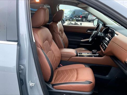 Certified 2023 Nissan Pathfinder Platinum AWD/4WD image 9