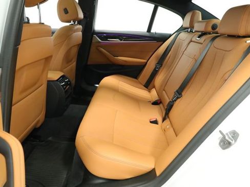 Used 2023 BMW 540i w/ Convenience Package image 37