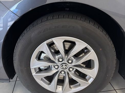 Used 2025 Toyota Sienna XLE image 29