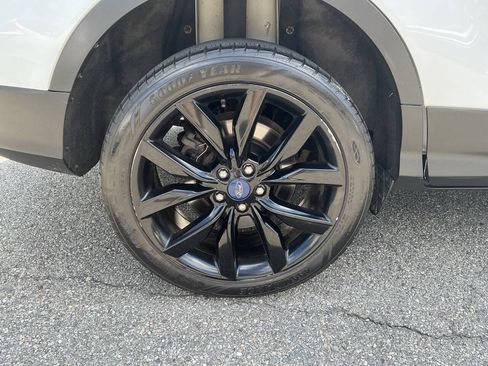 Used 2017 Ford Escape SE w/ Equipment Group 201A AWD/4WD image 14