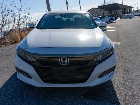 Used 2018 Honda Accord Sport image 2