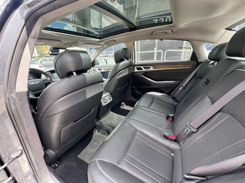 Used 2015 Hyundai Genesis 5.0 RWD image 15
