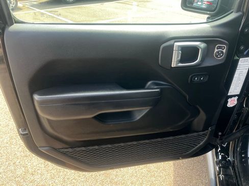 Used 2024 Jeep Wrangler Unlimited Rubicon 4xe image 27