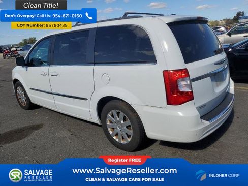 Used 2016 Chrysler Town & Country Touring image 3