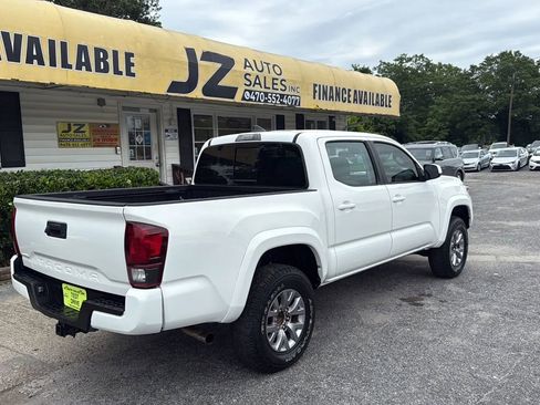 Used 2018 Toyota Tacoma SR5 AWD/4WD image 2