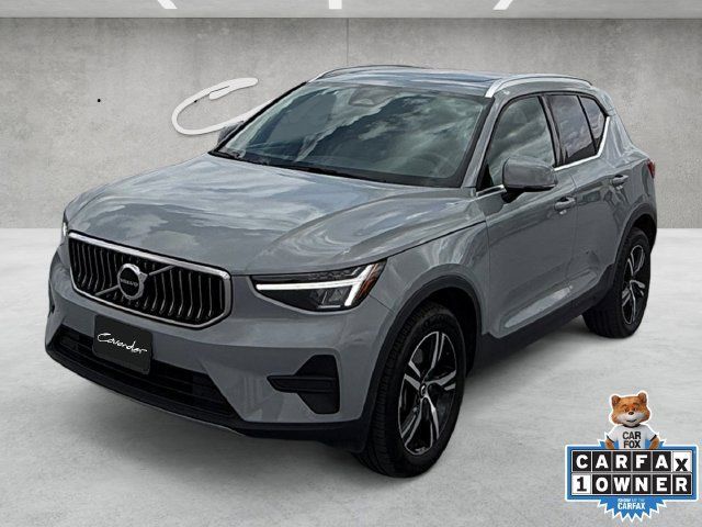 Used 2025 Volvo XC40 B5 Core AWD/4WD image 1