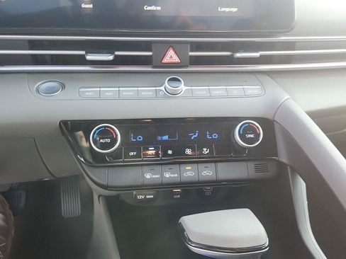 Used 2024 Hyundai Elantra SEL FWD image 14