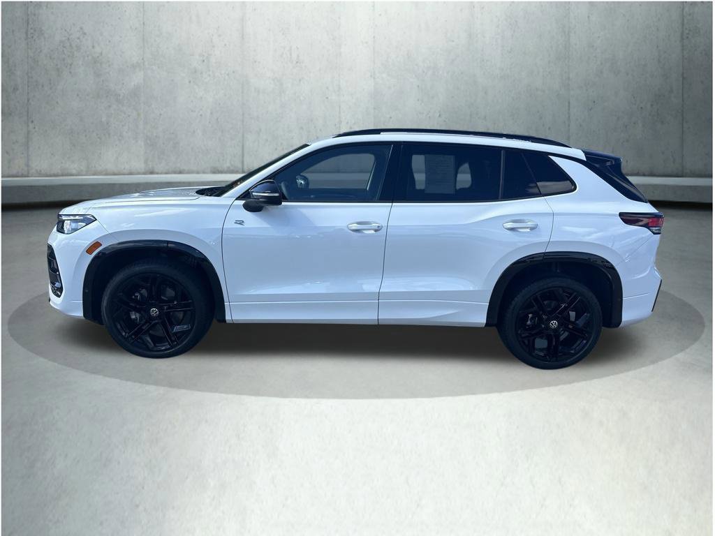 Used 2026 Volkswagen Tiguan SE R-Line AWD/4WD image 2