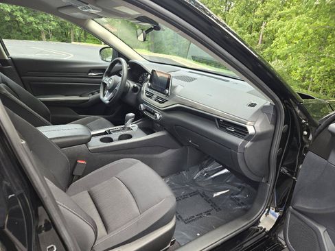 Used 2025 Nissan Altima 2.5 SV FWD image 22