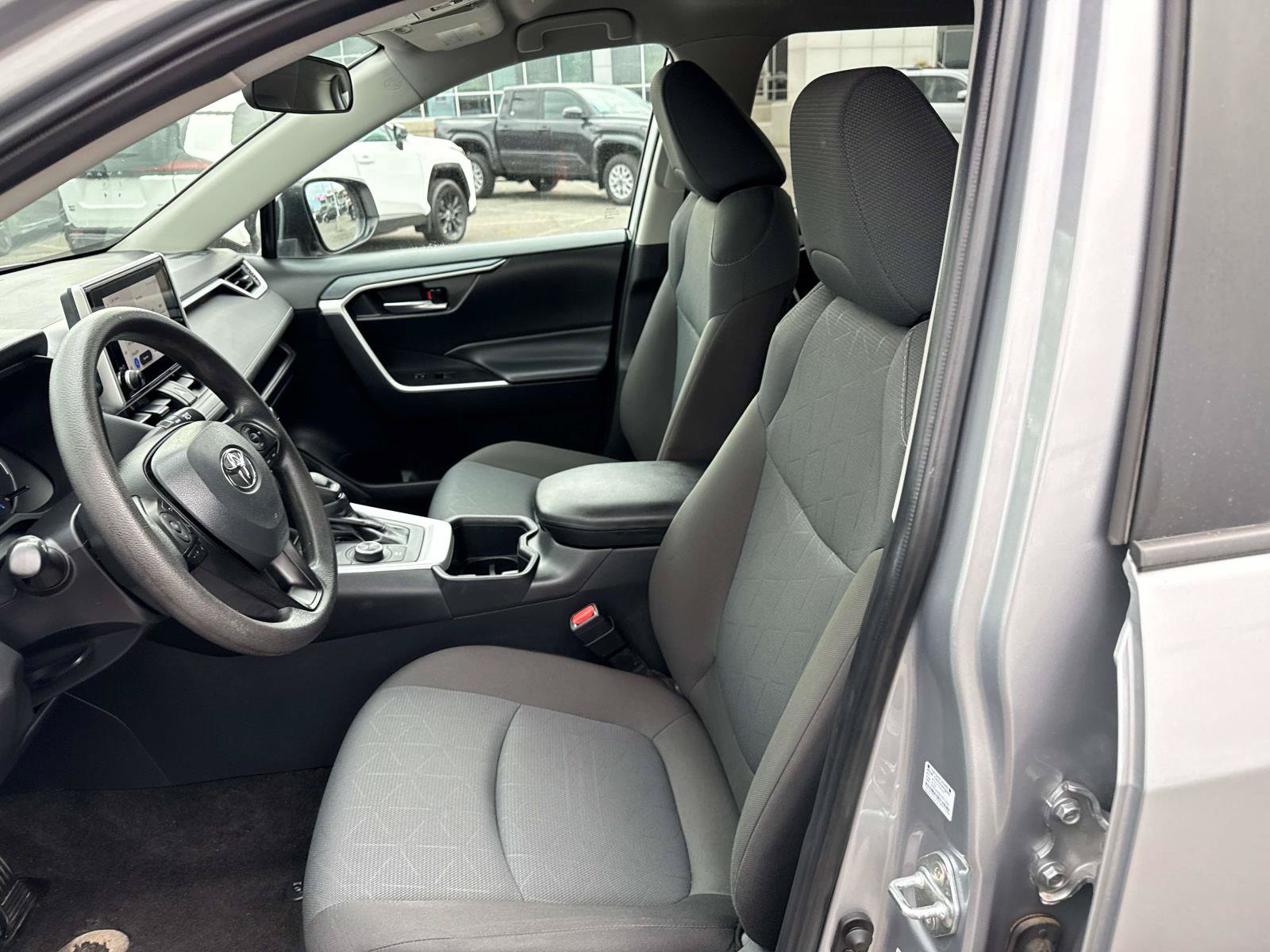 Used 2025 Toyota RAV4 XLE AWD/4WD image 11