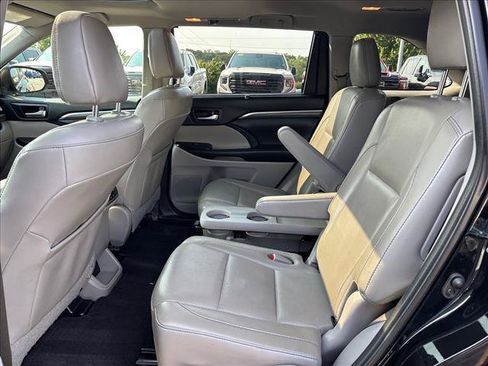 Used 2019 Toyota Highlander Limited FWD image 21