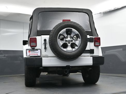 Used 2016 Jeep Wrangler Unlimited Sahara w/ Connectivity Group image 27