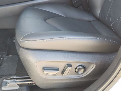 Used 2025 Toyota Highlander Platinum image 31