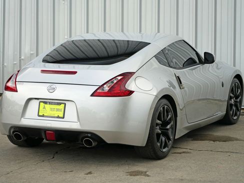 Used 2020 Nissan 370Z Coupe image 39