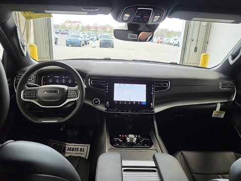 Used 2025 Jeep Wagoneer Series II image 8