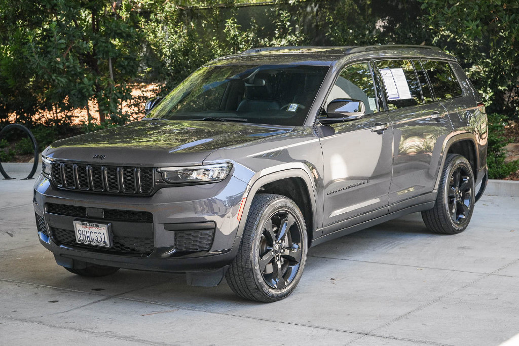 Used 2023 Jeep Grand Cherokee L Laredo AWD/4WD image 3