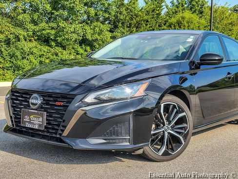 Used 2024 Nissan Altima 2.5 SR FWD image 2