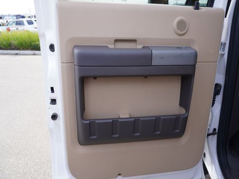 Used 2011 Ford F250 Lariat w/ Lariat Interior Pkg image 17