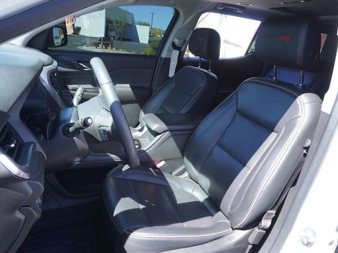 Used 2022 GMC Acadia AT4 w/ Technology Package image 9