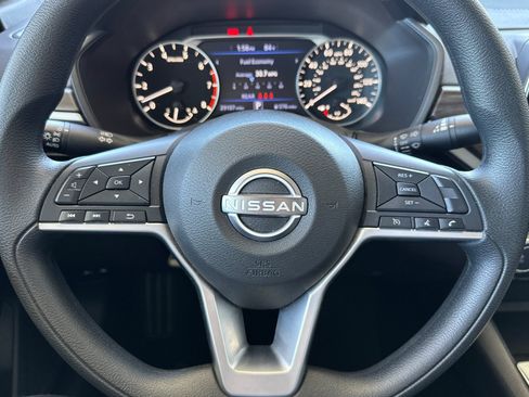 Used 2025 Nissan Altima 2.5 SV FWD image 11