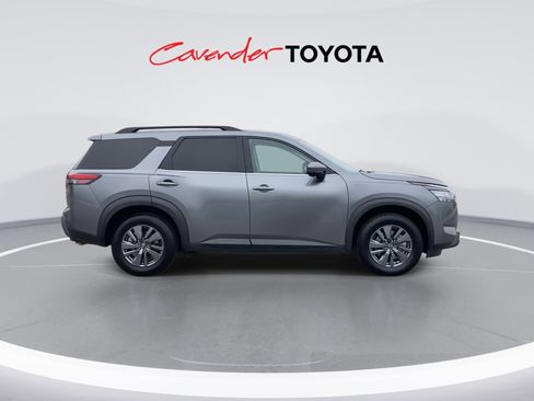 Used 2024 Nissan Pathfinder SV image 9