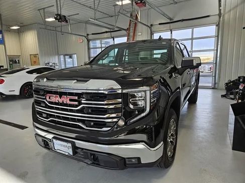 Used 2024 GMC Sierra 1500 SLT AWD/4WD image 6