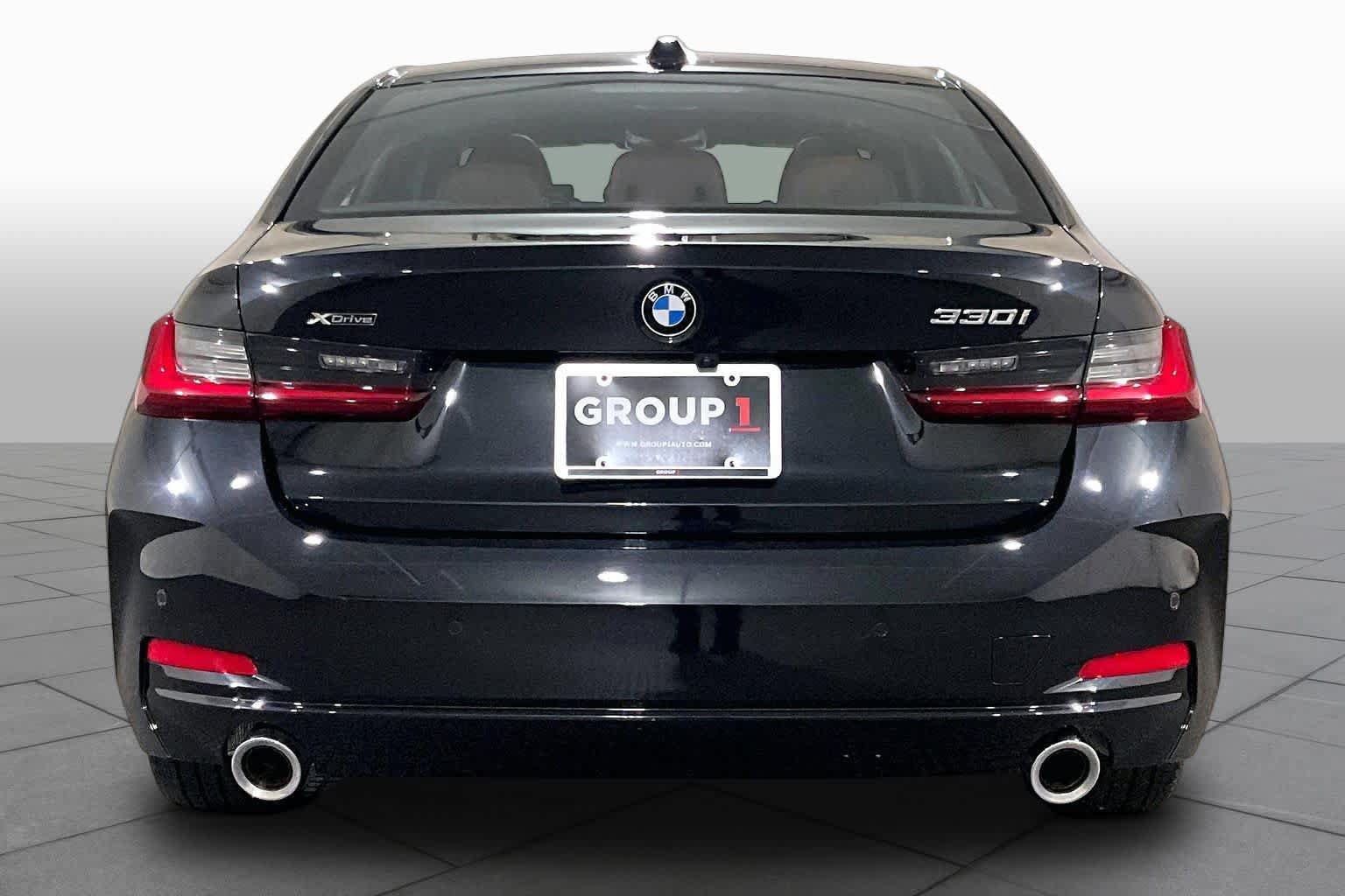 Used 2025 BMW 330i xDrive Sedan w/ Premium Package AWD/4WD image 4