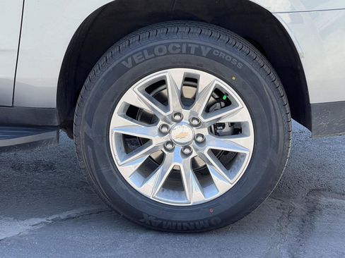 Used 2025 Chevrolet Suburban Premier AWD/4WD image 14