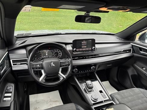 Used 2022 Mitsubishi Outlander SE AWD/4WD image 11