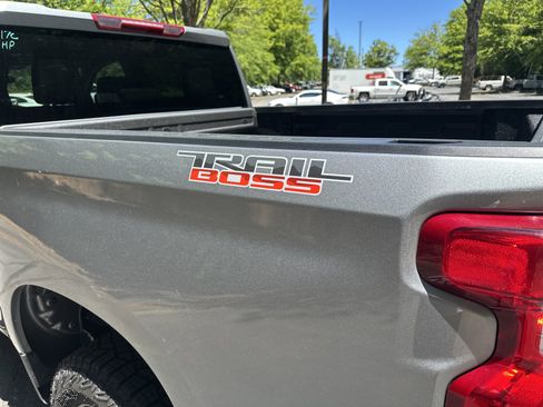 Used 2026 Chevrolet Silverado 1500 Custom Trail Boss w/ LPO, Dark Essentials Package AWD/4WD image 21