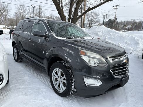 Used 2017 Chevrolet Equinox LT w/ Convenience Package image 2