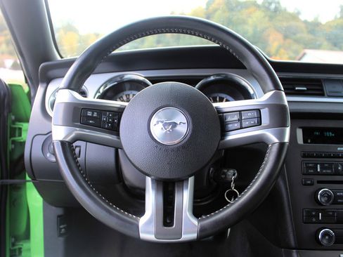 Used 2013 Ford Mustang GT Premium image 11