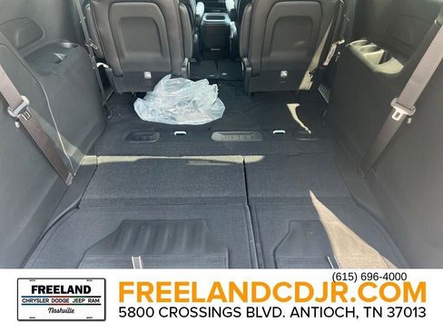 New 2025 Chrysler Pacifica Select image 9