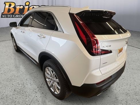 Used 2023 Cadillac XT4 Luxury w/ Cold Weather Package AWD/4WD image 3