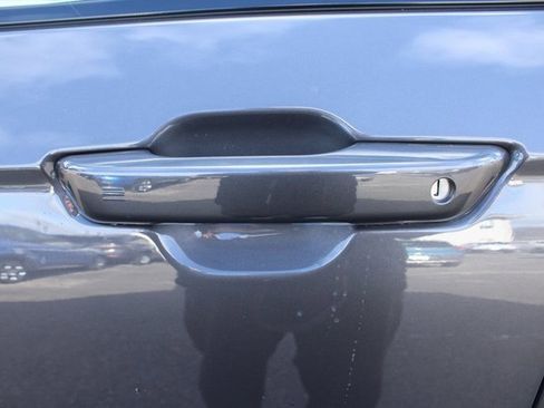 Used 2024 Jeep Grand Cherokee Laredo image 9