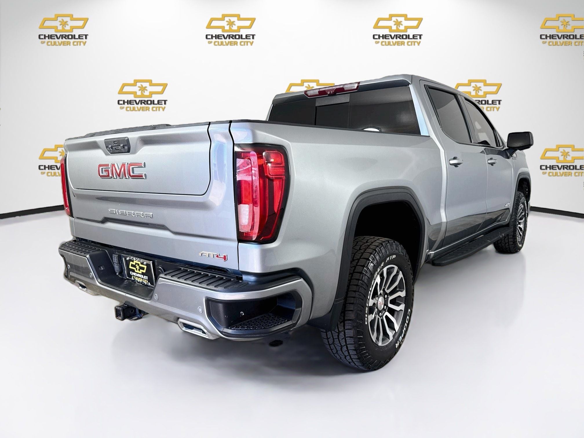 Used 2023 GMC Sierra 1500 AT4 w/ AT4 Premium Package AWD/4WD image 8