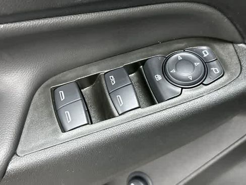 Used 2024 Chevrolet Equinox LT FWD image 20