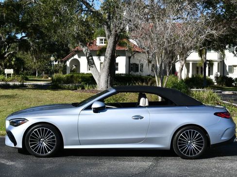 Used 2024 Mercedes-Benz CLE 450 4MATIC Cabriolet image 32